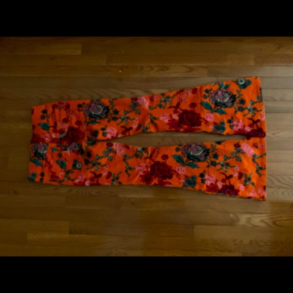 NWOT Free People We The Free Floral High Waisted Flare Velvet Pants 27 - Picture 2 of 6